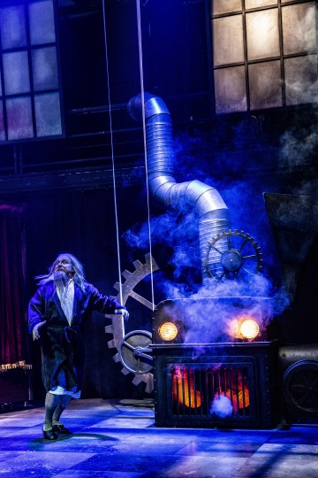 Helsingin Kaupunginteatteri – Saiturin joulu – Kuva Robert Seger