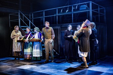 Helsingin Kaupunginteatteri – Saiturin joulu – Kuva Robert Seger