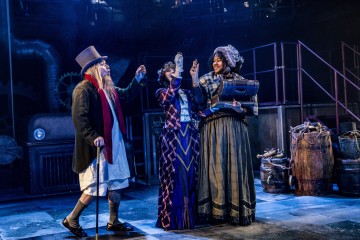 Helsingin Kaupunginteatteri – Saiturin joulu – Kuva Robert Seger