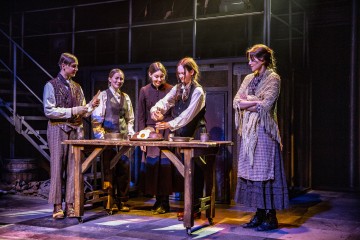 Helsingin Kaupunginteatteri – Saiturin joulu – Kuva Robert Seger