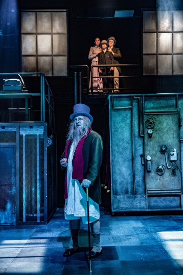 Helsingin Kaupunginteatteri – Saiturin joulu – Kuva Robert Seger