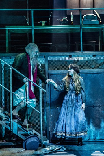 Helsingin Kaupunginteatteri – Saiturin joulu – Kuva Robert Seger