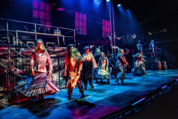 Helsingin Kaupunginteatteri – Saiturin joulu – Kuva Robert Seger