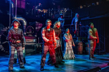 Helsingin Kaupunginteatteri – Saiturin joulu – Kuva Robert Seger