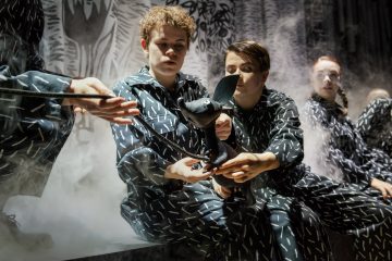 Lilla Teatern – Kris och katastrof i Mumindalen – På bilden Reetta Moilanen,   Elena Rekola, Ulriikka Heikinheimo – Foto Otto-Ville Väätäinen