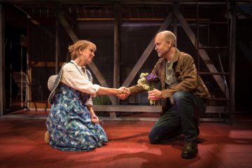 Helsingin Kaupunginteatteri – Hiljaiset sillat – Kuvassa Merja Larivaara ja Kari Heiskanen – Kuva Sami Mannerheimo