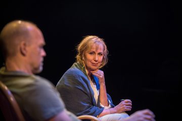 Helsingin Kaupunginteatteri – Hiljaiset sillat – Kuvassa Kari Heiskanen ja Merja Larivaara – Kuva Sami Mannerheimo