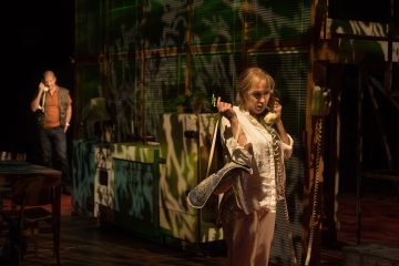 Helsingin Kaupunginteatteri – Hiljaiset sillat – Kuvassa Kari Heiskanen ja Merja Larivaara – Kuva Sami Mannerheimo