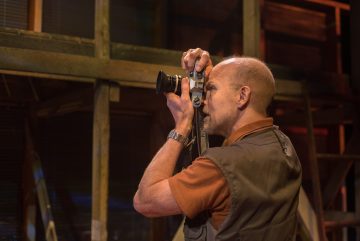 Helsingin Kaupunginteatteri – Hiljaiset sillat – Kuvassa Kari Heiskanen – Kuva Sami Mannerheimo