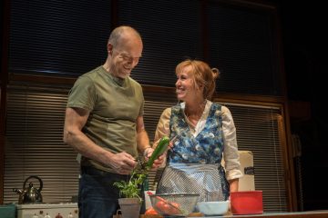 Helsingin Kaupunginteatteri – Hiljaiset sillat – Kuvassa Merja Larivaara ja Kari Heiskanen – Kuva Sami Mannerheimo