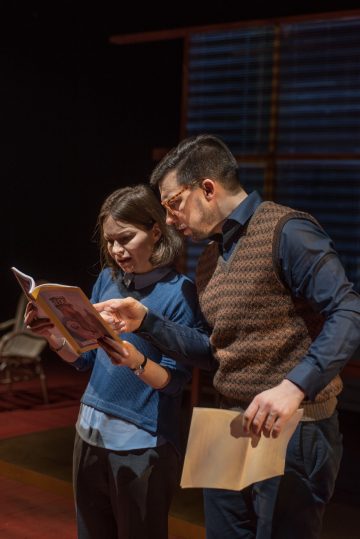 Helsingin Kaupunginteatteri – Hiljaiset sillat – Kuvassa Elina Hietala ja Mikko Virtanen – Kuva Sami Mannerheimo