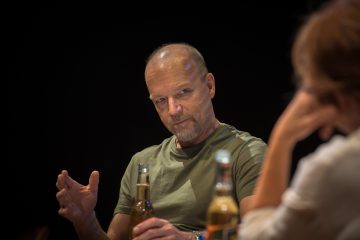 Helsingin Kaupunginteatteri – Hiljaiset sillat – Kuvassa Kari Heiskanen ja Merja Larivaara – Kuva Sami Mannerheimo