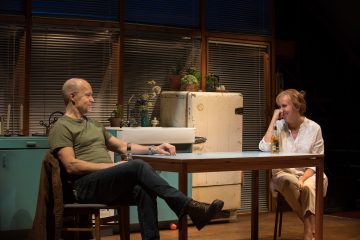 Helsingin Kaupunginteatteri – Hiljaiset sillat – Kuvassa Kari Heiskanen ja Merja Larivaara – Kuva Sami Mannerheimo