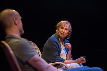 Helsingin Kaupunginteatteri – Hiljaiset sillat – Kuvassa Kari Heiskanen ja Merja Larivaara – Kuva Sami Mannerheimo