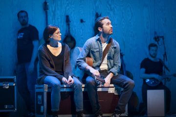 Lilla Teatern – Once – Kuvassa Emma Klingenberg  ja Tuukka Leppänen – Kuva Otto-Ville Väätäinen