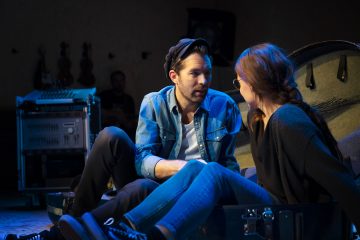 Lilla Teatern – Once – Kuvassa Tuukka Leppänen ja Emma  Klingenberg – Kuva Otto-Ville Väätäinen