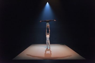 Helsingin Kaupunginteatteri – Kolme teosta kontaktista – GLG – Kuvassa Saku Mäkelä ja Riia Kivimäki – Kuva Kai Kuusisto