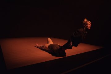 Helsingin Kaupunginteatteri – Kolme teosta kontaktista – GLG – Kuvassa Riia Kivimäki ja Saku Mäkelä – Kuva Kai Kuusisto