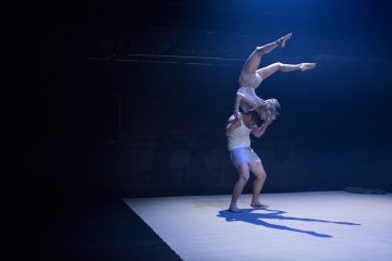 Helsingin Kaupunginteatteri – Kolme teosta kontaktista – GLG – Kuvassa Saku Mäkelä ja Riia Kivimäki – Kuva Kai Kuusisto