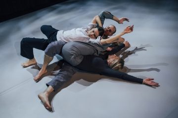 Helsingin Kaupunginteatteri – Kolme teosta kontaktista – Luodos – Kuvassa Misa Lommi, Jyrki Kasper ja Heidi Naakka – Kuva Kai Kuusisto