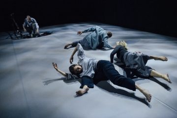 Helsingin Kaupunginteatteri – Kolme teosta kontaktista – Luodos – Kuvassa Misa Lommi, Heidi Naakka, Jyrki Kasper ja Tapani Rinne – Kuva Kai Kuusisto