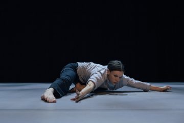 Helsingin Kaupunginteatteri – Kolme teosta kontaktista – Luodos – Kuvassa Misa Lommi – Kuva Kai Kuusisto