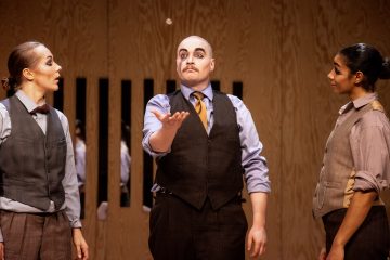 Lilla Teatern – Konstuniversitetets Teaterhögskola – Rasande Stillestånd – På bilden Sara Pirhonen, Tobias Klemets, Antonia Atarah – Foto Cata Portin