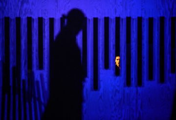 Lilla Teatern – Konstuniversitetets Teaterhögskola – Rasande Stillestånd – På bilden Alexandra Gustafsson – Foto Cata Portin