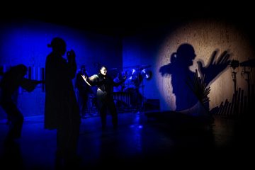 Lilla Teatern – Konstuniversitetets Teaterhögskola – Rasande Stillestånd – På bilden Linnea Sundblom – Foto Cata Portin