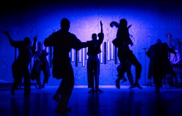 Lilla Teatern – Konstuniversitetets Teaterhögskola – Rasande Stillestånd – Foto Cata Portin