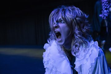 Helsingin Kaupunginteatteri – Kolme teosta kontaktista – Soidinmenot – Kuvassa Inka Tiitinen – Kuva Kai Kuusisto