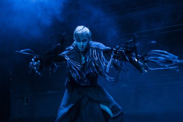 Helsingin Kaupunginteatteri – Kolme teosta kontaktista – Soidinmenot – Kuvassa Justus Pienmunne – Kuva Kai Kuusisto