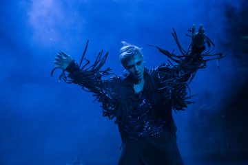 Helsingin Kaupunginteatteri – Kolme teosta kontaktista – Soidinmenot – Kuvassa Justus Pienmunne – Kuva Kai Kuusisto