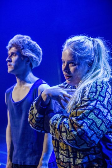 Helsingin Kaupunginteatteri – Jumala on kauneus – Taideyliopiston Teatterikorkeakoulu – Kuvassa Juuso Timonen, Kate Lusenberg – Kuva Robert Seger