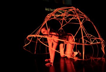 Helsingin Kaupunginteatteri – Nykyesityksen näyttämö – Kati Korosuo– The Artist Is at Home– Kuva Venla Helenius