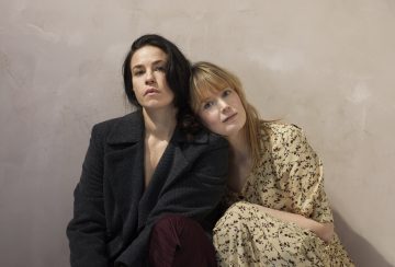 Helsingin Kaupunginteatteri – Lilla Teatern – Min fantastiska väninna – På bilden Cecilia Paul och Pia Andersson – Foto Ilkka Saastamoinen