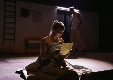 Helsingin Kaupunginteatteri – Lilla Teatern – Min fantastiska väninna – På bilden Pia Andersson och Joachim Wigelius – Foto Ilkka Saastamoinen