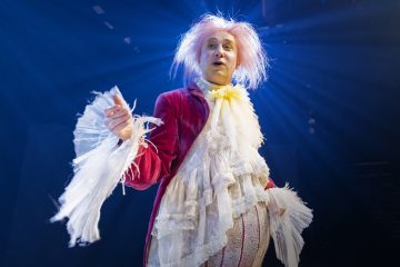 Helsingin Kaupunginteatteri – Ystäväni pelikaani – Kuvassa Ylermi Rajamaa – Kuva Otto-Ville Väätäinen