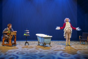 Helsingin Kaupunginteatteri – Ystäväni pelikaani – Kuvassa Elias Salonen ja Ylermi Rajamaa – Kuva Otto-Ville Väätäinen