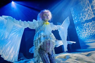 Helsingin Kaupunginteatteri – Ystäväni pelikaani – Kuvassa Ylermi Rajamaa – Kuva Otto-Ville Väätäinen