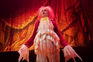 Helsingin Kaupunginteatteri – Ystäväni pelikaani – Kuvassa Ylermi Rajamaa – Kuva Otto-Ville Väätäinen