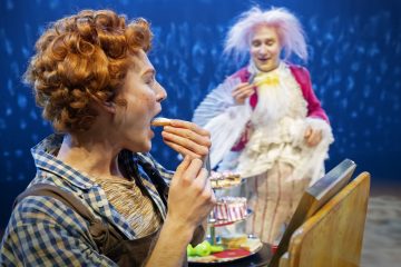 Helsingin Kaupunginteatteri – Ystäväni pelikaani – Kuvassa Elias Salonen ja Ylermi Rajamaa – Kuva Otto-Ville Väätäinen