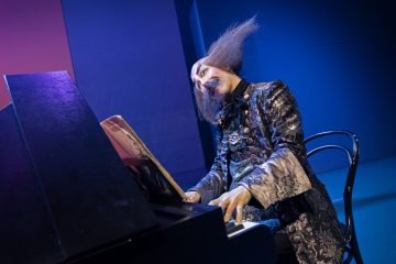 Helsingin Kaupunginteatteri – Ystäväni pelikaani – Kuvassa Unto Nuora – Kuva Otto-Ville Väätäinen