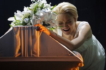 Helsingin Kaupunginteatteri – Fanny ja Alexander – Kuvassa Anna-Maija Tuokko – Kuva Otto-Ville Väätäinen