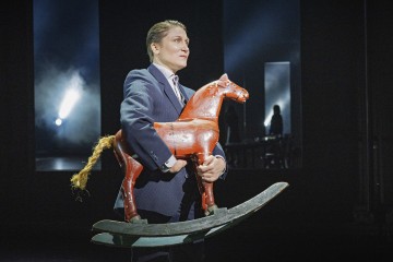 Helsingin Kaupunginteatteri – Fanny ja Alexander – Kuvassa Emmi Pesonen – Kuva Otto-Ville Väätäinen