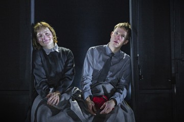 Helsingin Kaupunginteatteri – Fanny ja Alexander – Kuvassa Elena Leeve ja Olavi Uusivirta – Kuva Otto-Ville Väätäinen