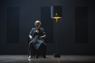 Helsingin Kaupunginteatteri – Fanny ja Alexander – Kuvassa Anna-Maija Tuokko – Kuva Otto-Ville Väätäinen