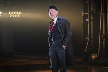 Helsingin Kaupunginteatteri – Fanny ja Alexander – Kuvassa Rauno Ahonen – Kuva Otto-Ville Väätäinen