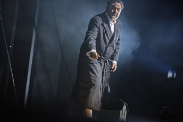 Helsingin Kaupunginteatteri – Fanny ja Alexander – Kuvassa Jouko Klemettilä – Kuva Otto-Ville Väätäinen