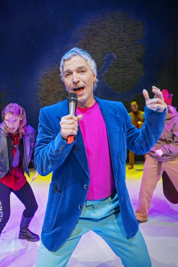 Helsingin Kaupunginteatteri – Asmodeus – Kuvassa Unto Nuora – Kuva Otto-Ville Väätäinen